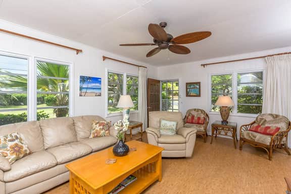 Kaapuni Kainani - Steps from the beach! - Image 5