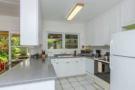 Kaapuni Kainani - Steps from the beach! - Image 1